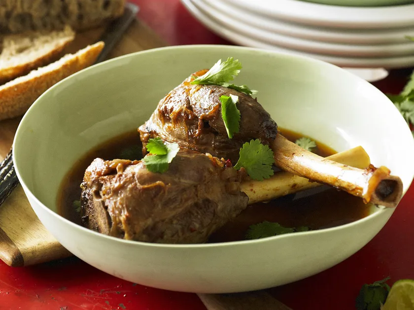 Lamb shanks in chilli sauce