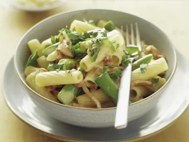 Asparagus, bacon and cheese pasta