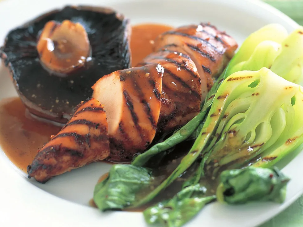 Chicken with buk choy and flat mushrooms