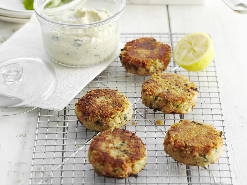Lentil patties with spicy eggplant sauce