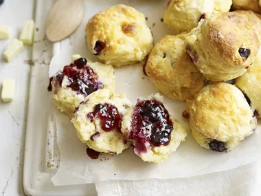 white chocolate and blueberry scones