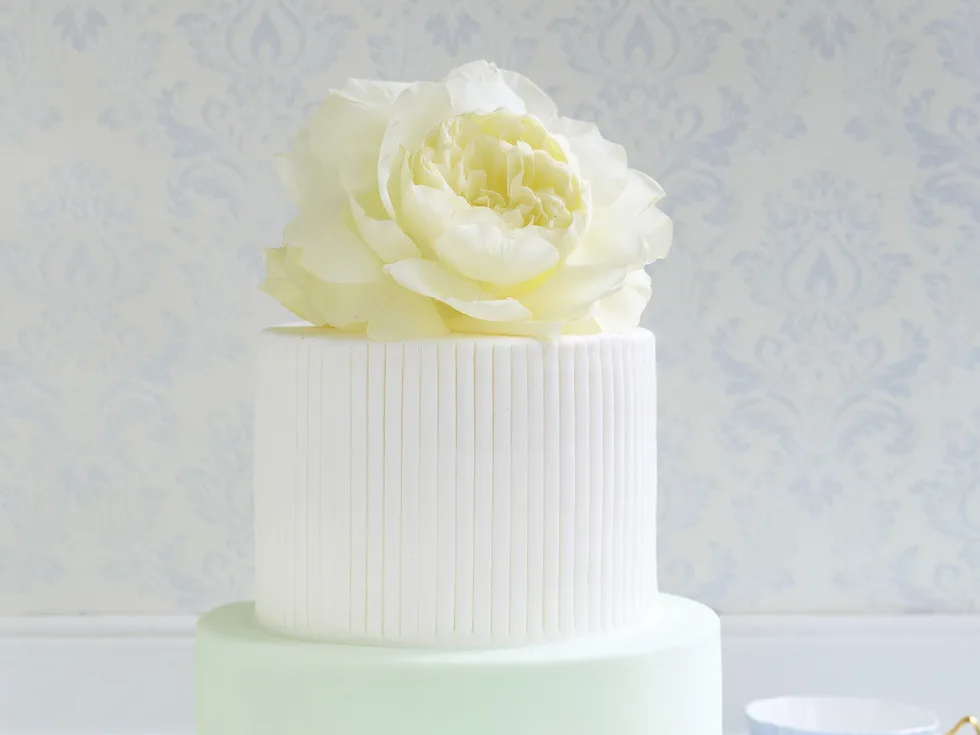 divine white silk  Rose Cake