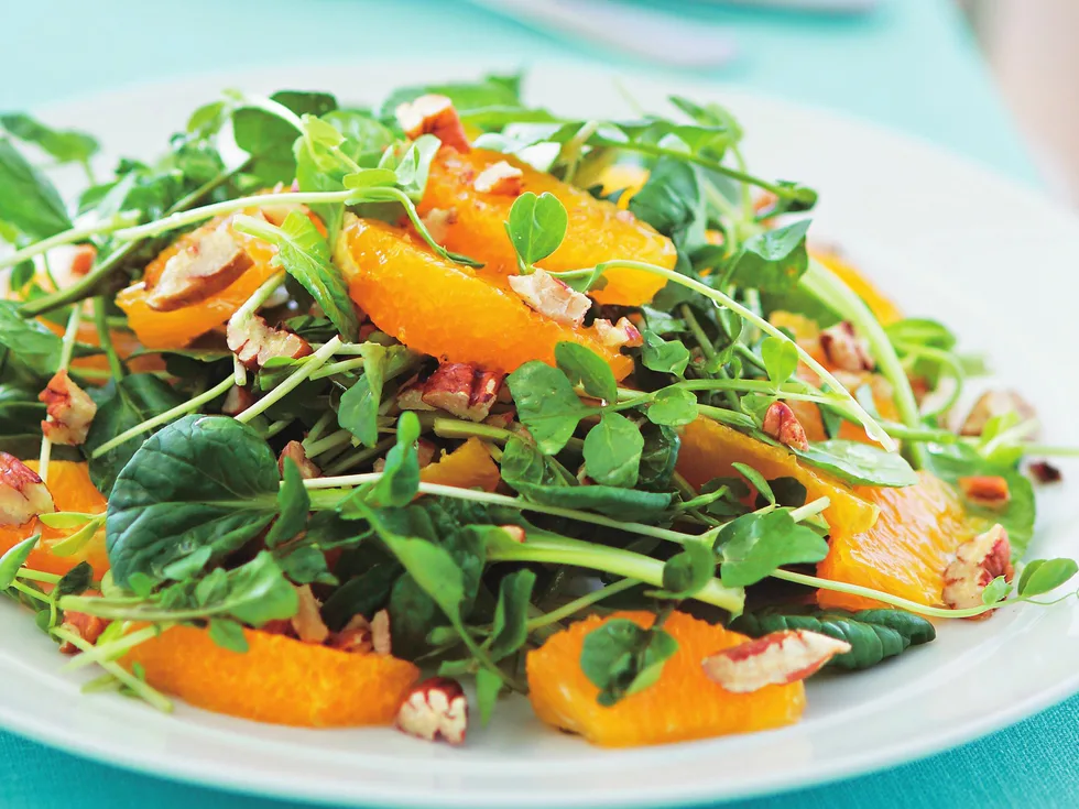 LAMB'S LETTUCE SALAD WITH PECANS AND ORANGE