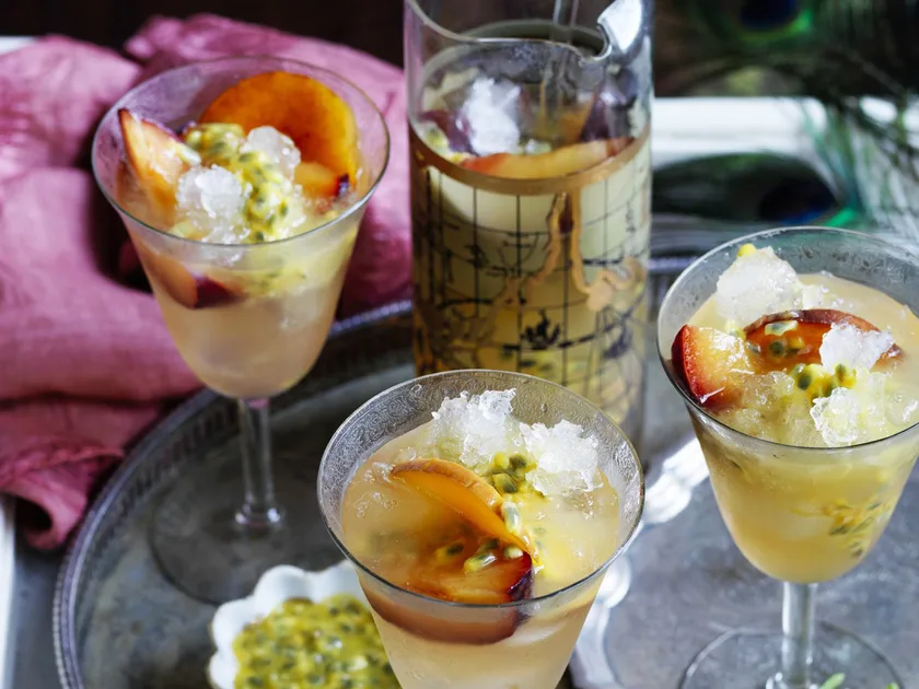 Fruity gin spritzer