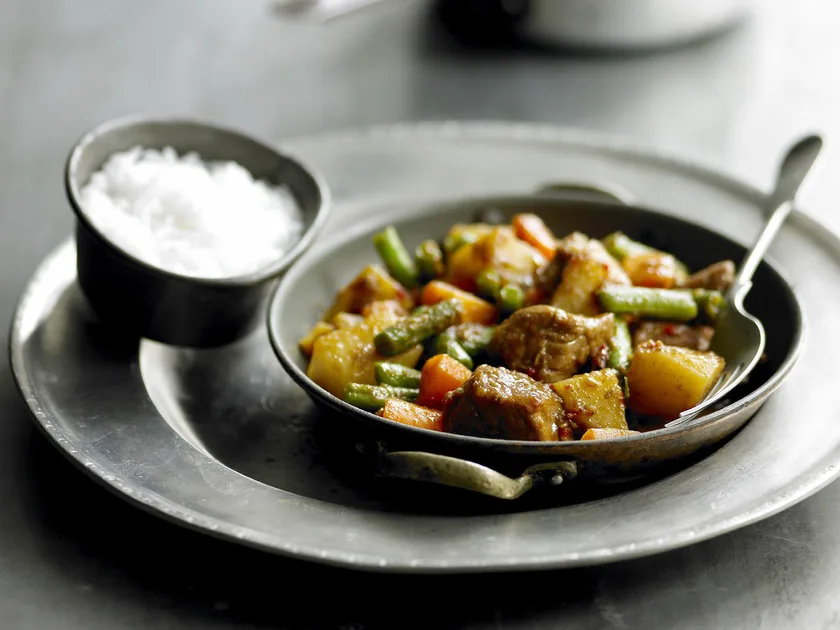 Pork and vegetable vindaloo