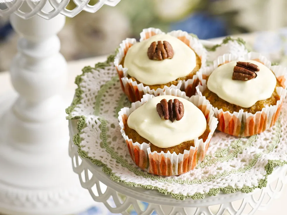carrot cupcakes withmaplefrosting