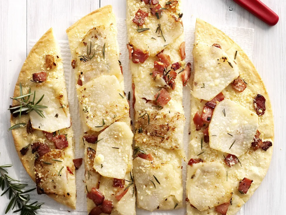 potato and bacon pizza