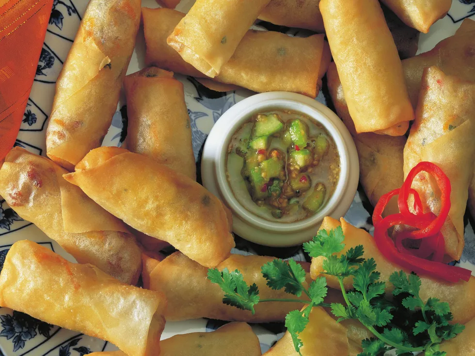 spring rolls with chilli and peanut sauce