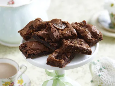 fig and chocolate caramel slice