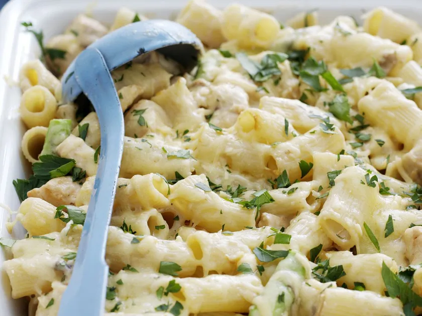 Chicken, mushroom and asparagus creamy pasta bake