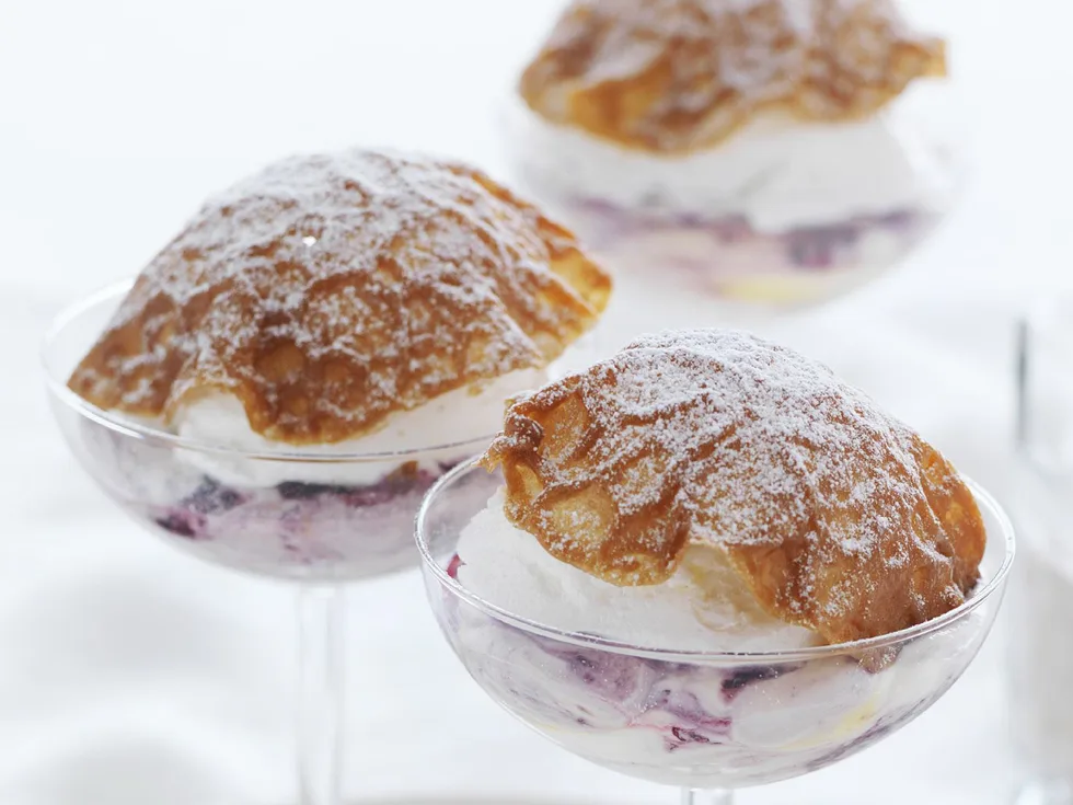 snow eggs with blackberry fool
