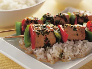 fish kebabs with chilli sauce