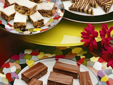 CHOC-TOPPED CRUNCHY SLICE