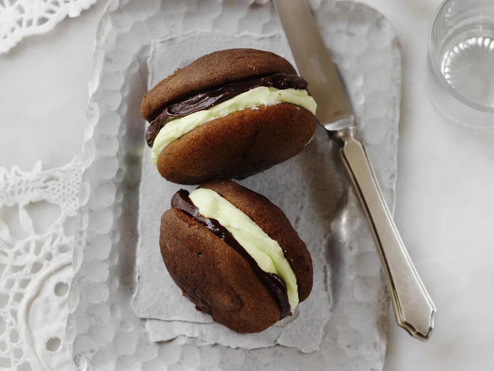 choc-mint whoopie pies