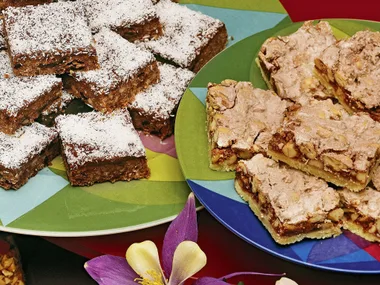 CHOCOLATE FRUIT SLICE