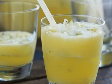 Pineapple and mint frappé