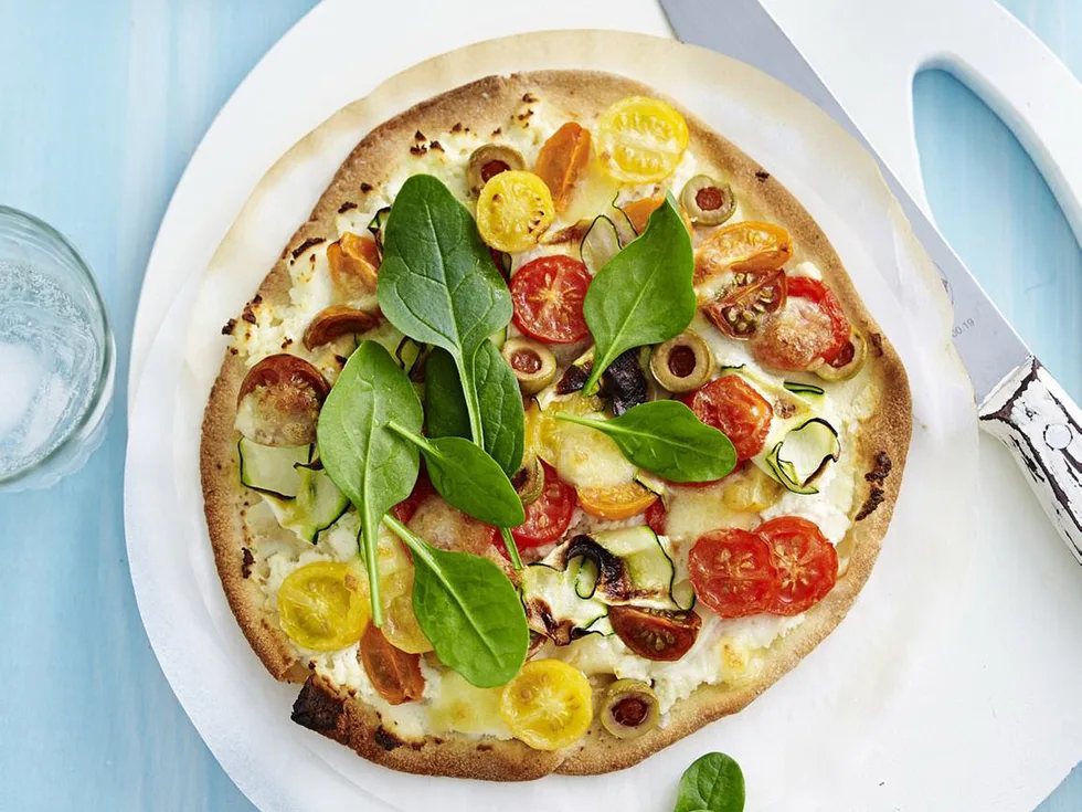 zucchini and green olive pizza