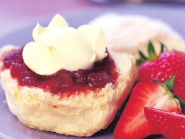 strawberryliqueurconserve