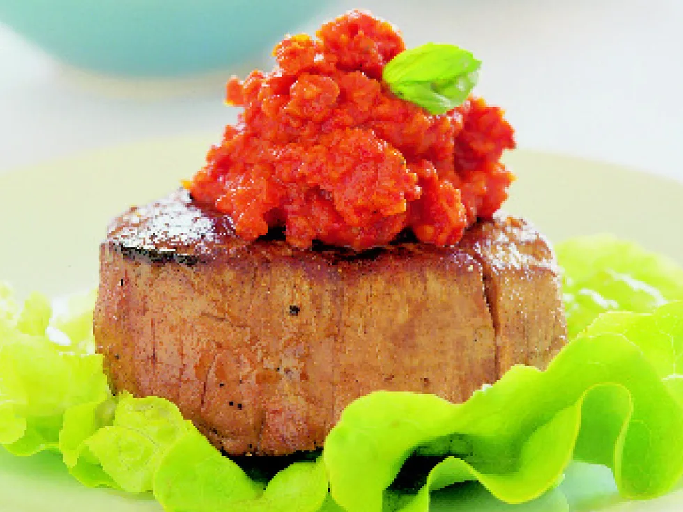 fillet steaks with red bell pepper pesto