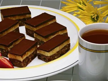 BRANDIED CHOCOLATE ALMOND SLICE