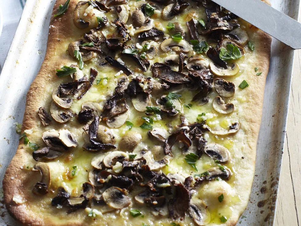 GARLICKY MUSHROOM PIZZA