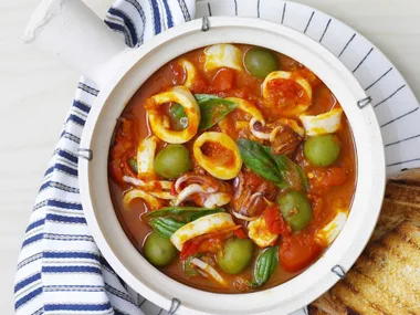 spicy calamari with olives