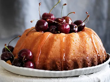Lemonricottasemolinacake with cherry syrup