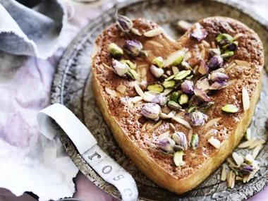 Rose and almond    SYRUP CAKE