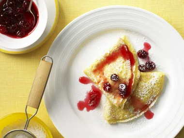 CRÊPES WITH CRANBERRY ORANGE SAUCE