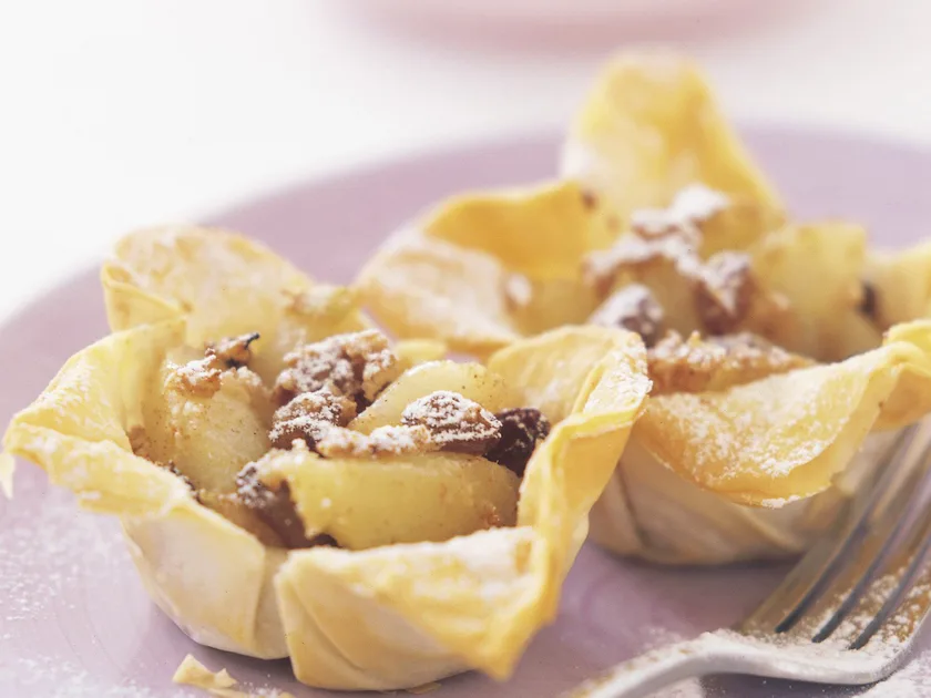 Spiced apple filo cups
