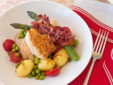Pan-fried fish with saffron