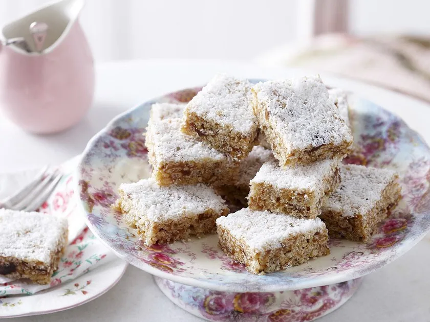 Fruit crackle slice