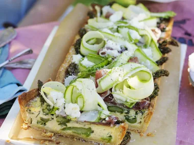 asparagus, gruyère & prosciutto tart