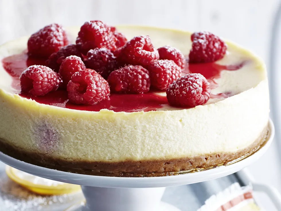 RASPBERRY RICOTTA CHEESE CAKE WITH AMARETTI CRUST