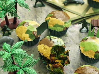 camo cupcakes