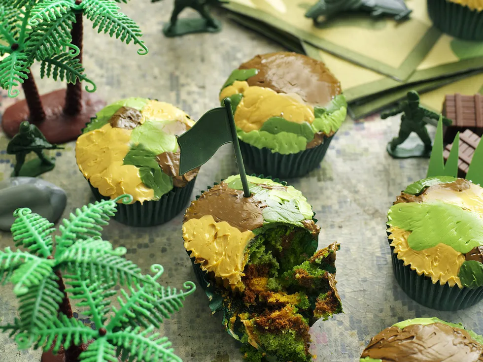 camo cupcakes