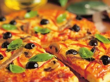 mushroom, olive & anchovy pizza