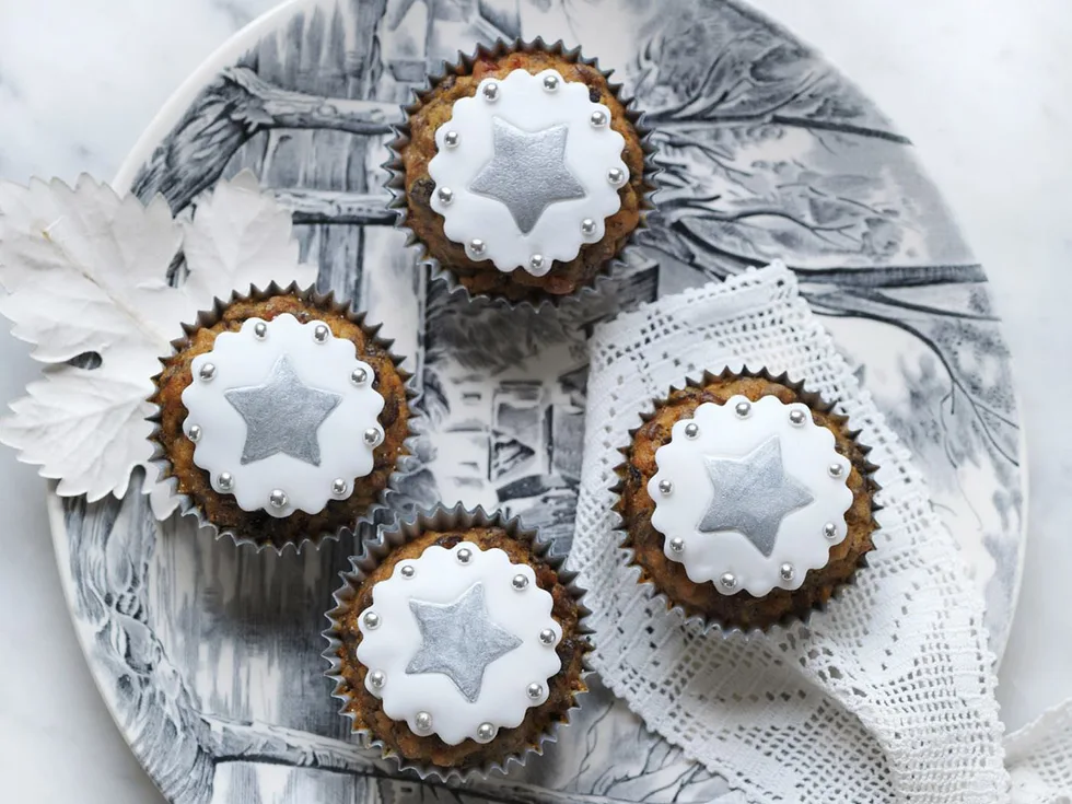 SILVER STAR CUPCAKES