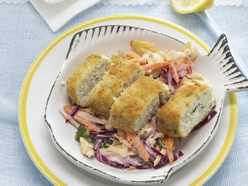 fish fingers with coleslaw