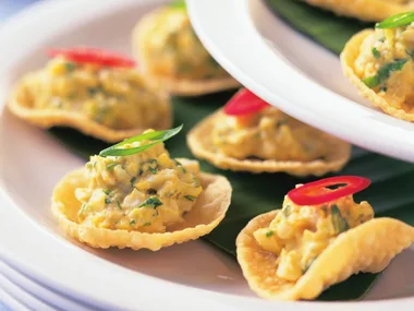 mini pappadumswith curried egg