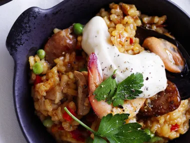 paella with garlic aïoli