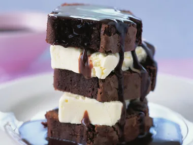 BROWNIE ICE-CREAM STACKS WITH HOT FUDGE SAUCE