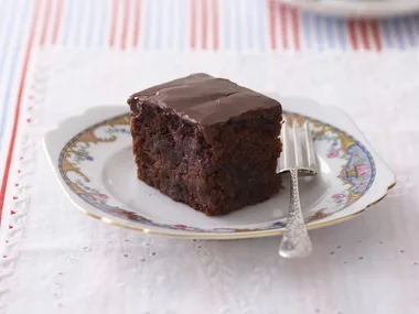 chocolate apple cake