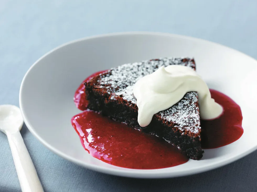 FLOURLESS CHOCOLATE CAKE