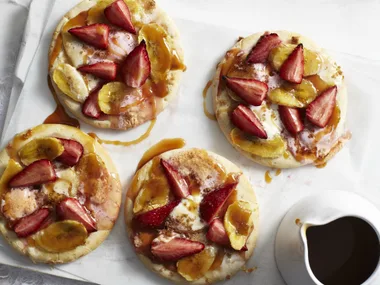fruit and marshmallow dessert pizzas