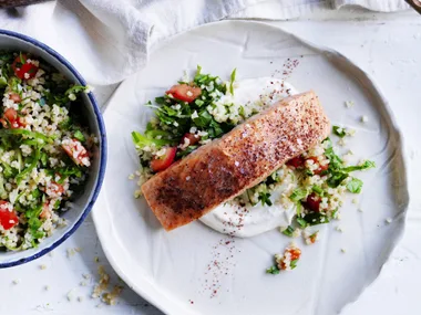 Baked salmon fillets with tahini sauce and tabbouleh