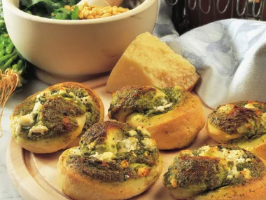 CHEESY CORIANDER PESTO KNOTS