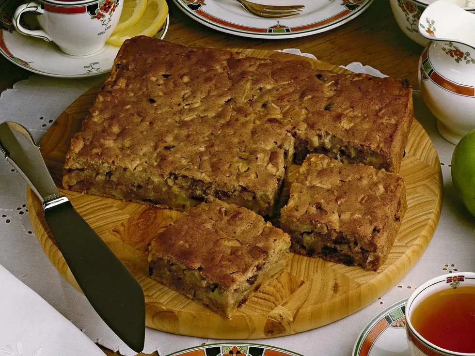 MOIST APPLE AND DATE CAKE