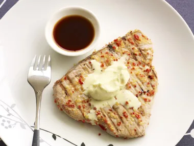 Ginger tuna with wasabi cream
