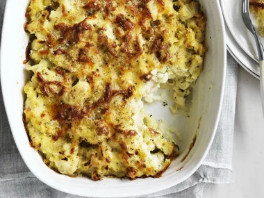cauliflower and cheese pasta bake